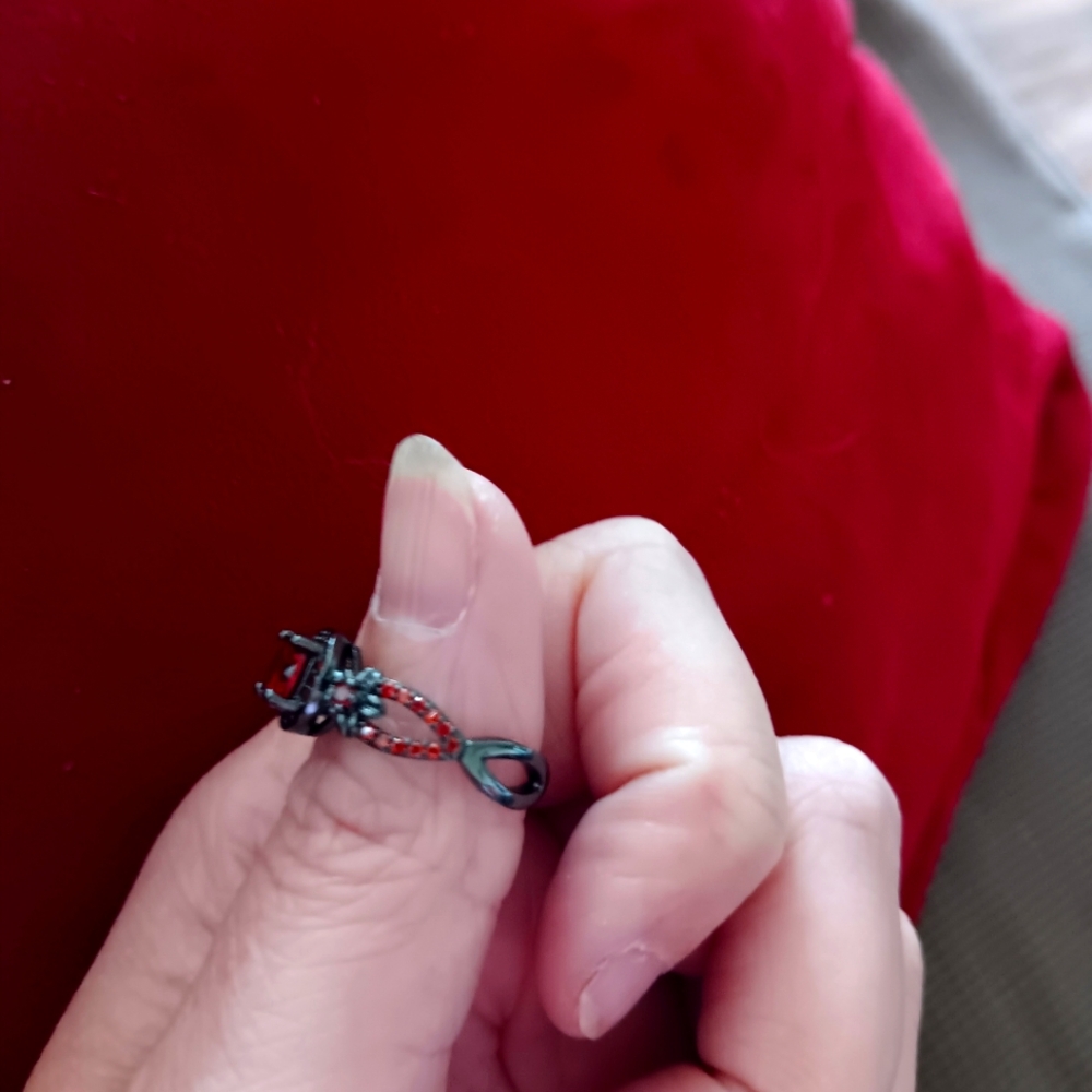 Gorgeous black and red ring size 6